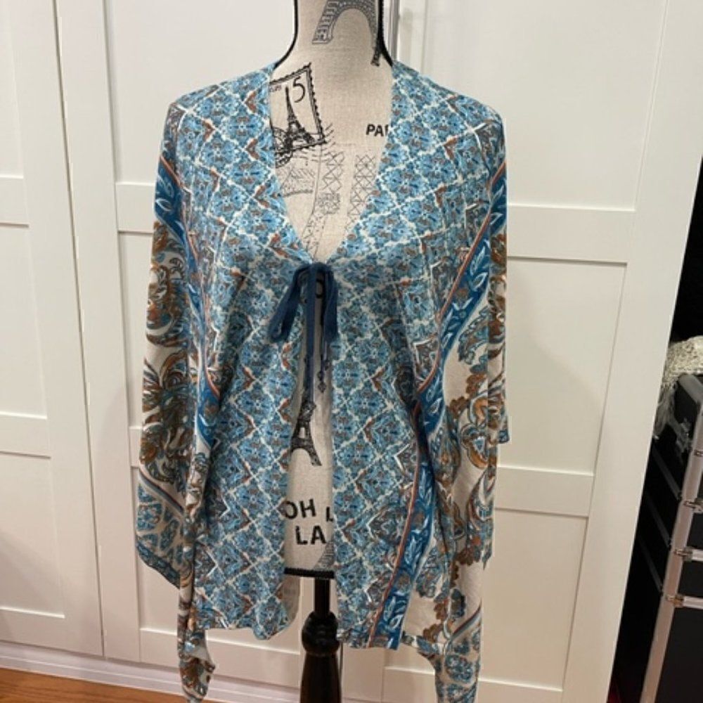 NWOT Chicos Wrap Shawl Blue White Brown Floral Size S M Excellent new condition